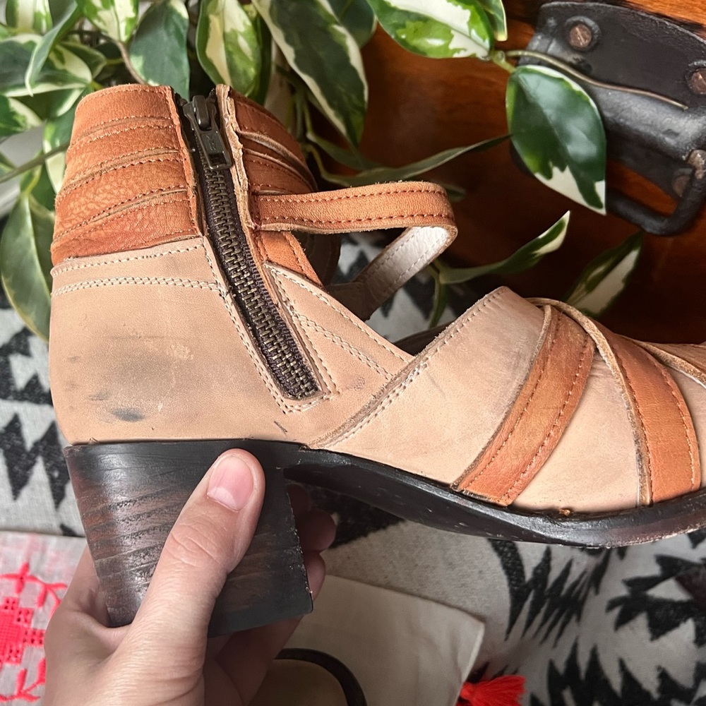 Freebird by Steven Taupe Grind Leather Booties Heels 9 - Picture 4 of 16